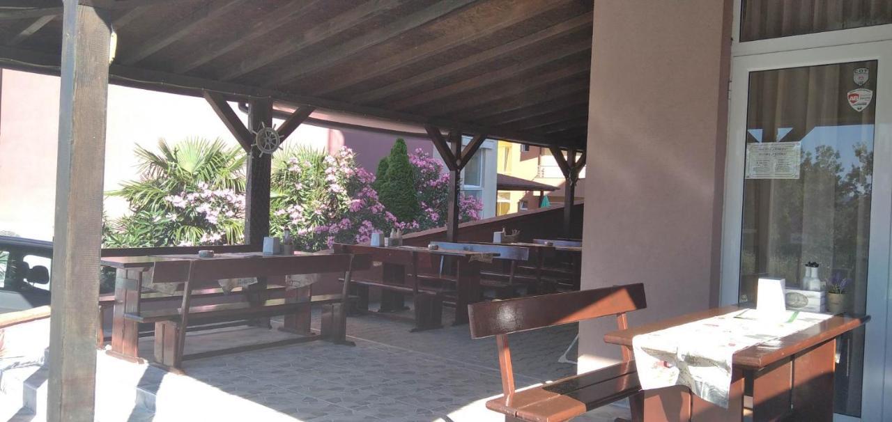 Guest Rooms Venera Primorsko Exterior foto